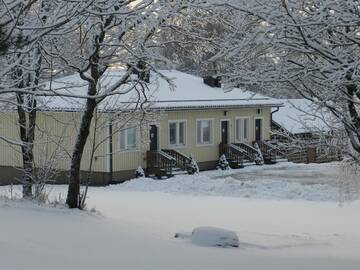 Фото номера Апартаменты с 3 спальнями Апарт-отели Labbnäs Semesterhem, Radhuset г. Кимиёнсаари 8